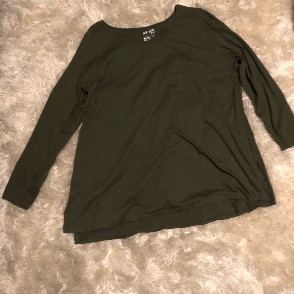 ‼️PRICE DROP‼️ Green long sleeve t shirt
